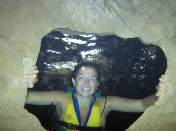 Mergulhando no Poço Azul, próximo à Andaraí, na Chapada Diamantina - BA (foto de Israel Oliveira)